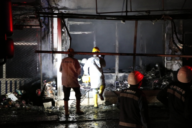 Niğde'de iş yerinde başlayıp apartmana yayılan yangın söndürüldü