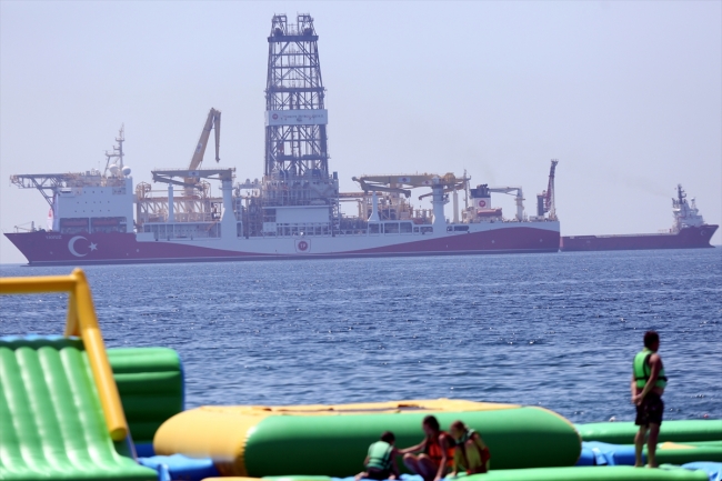 Sondaj gemisi Yavuz Antalya Körfezi'ne demirledi