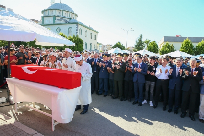 Şehit teğmen Güngör Dolunay son yolculuğuna uğurlandı