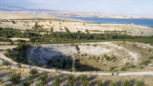 Meteor düştüğüne inanılan çukur araştırılacak
