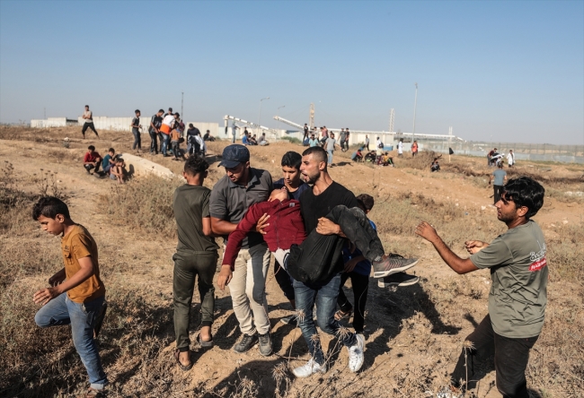 İsrail askerleri Gazze sınırında 40 Filistinliyi yaraladı
