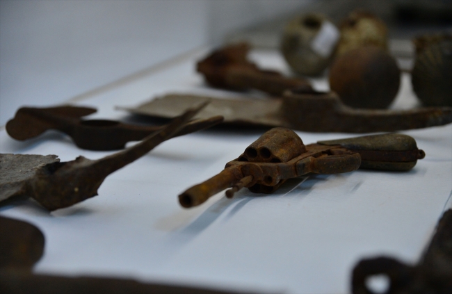Gelibolu Yarımadası'nda bulunan tarihi eserler laboratuvarda inceleniyor
