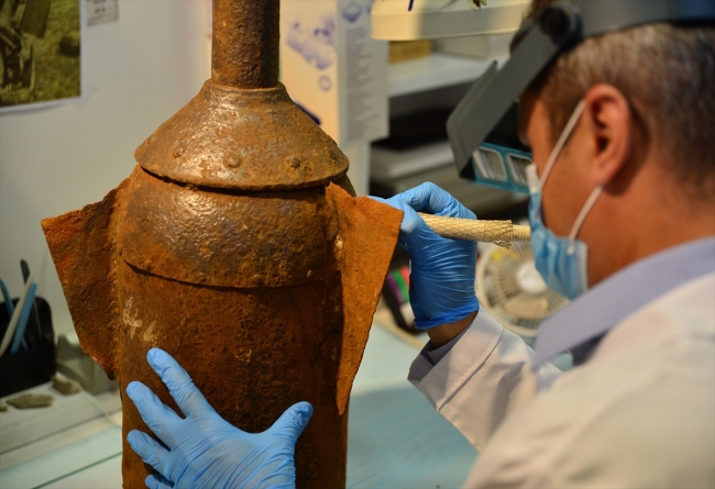 Gelibolu Yarımadası'nda bulunan tarihi eserler laboratuvarda inceleniyor
