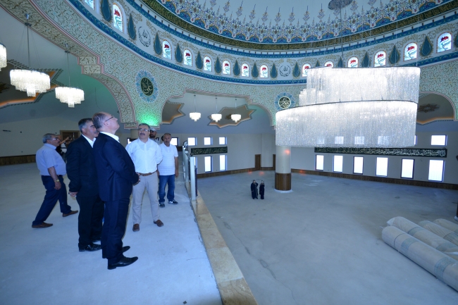"Ay yıldız" mimarili cami ibadete açılmaya gün sayıyor