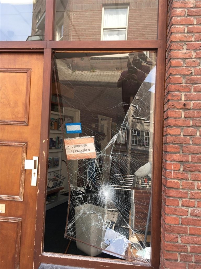 Hollanda ve Almanya'da camilere saldırı düzenlendi