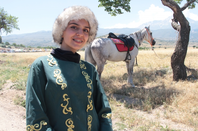 Cam silerken 6. kattan düştü, at sevgisiyle hayata tutundu