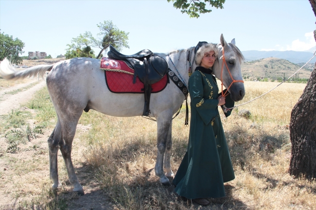 Cam silerken 6. kattan düştü, at sevgisiyle hayata tutundu