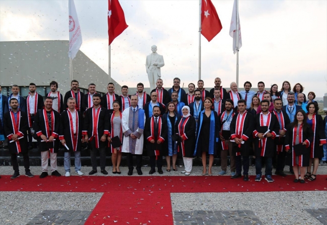 "Süper anneanne" 56'sında üniversiteyi, 63'ünde yüksek lisansı bitirdi