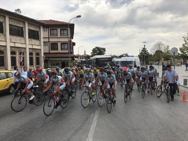 Ömer Halisdemir 3. Ulusal Bisiklet Turu devam ediyor