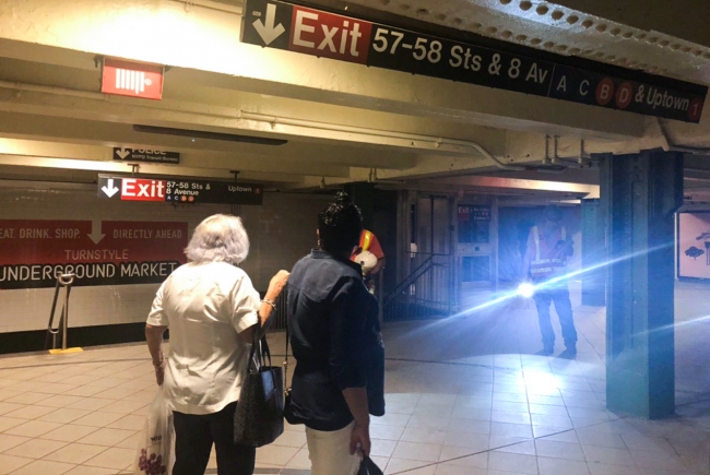 Manhattan'da elektrik kesintisi binlerce kişiyi mağdur etti