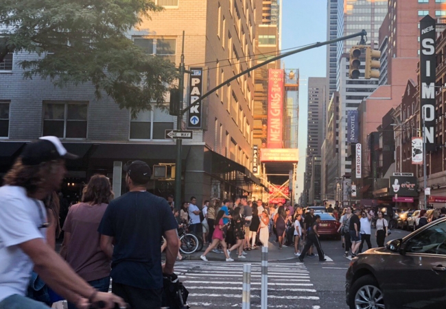 Manhattan'da elektrik kesintisi binlerce kişiyi mağdur etti