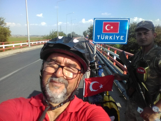 15 Temmuz şehitleri için 20 gün pedal çevirdi