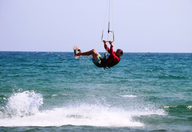 Sörf tutkunlarının yeni adresi: Gökçeada