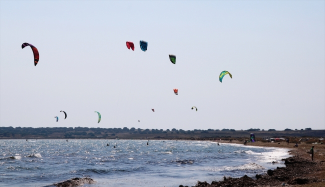 Sörf tutkunlarının yeni adresi: Gökçeada