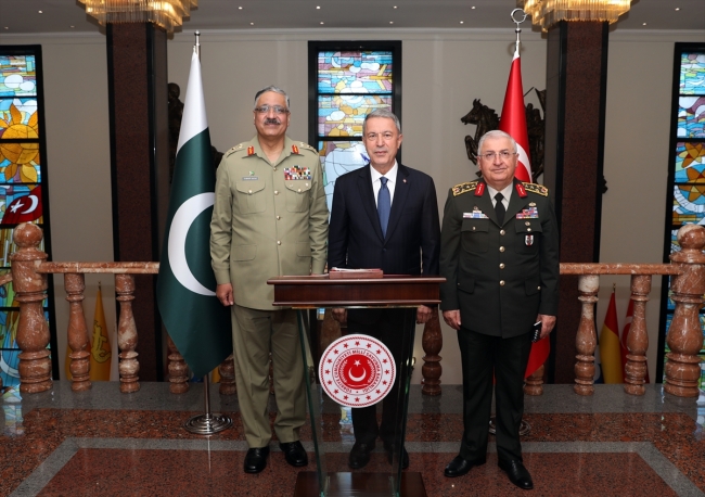 Bakan Akar Pakistan Genelkurmay Başkanı'nı kabul etti