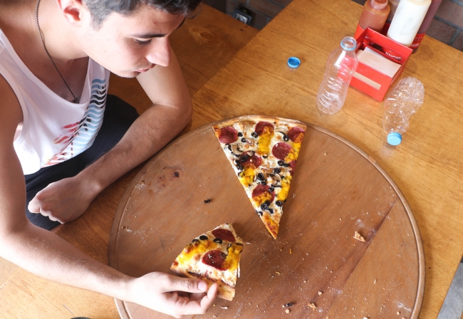 Pizzacıdan ilginç teklif: 30 dakikada bitir çeyrek altını al
