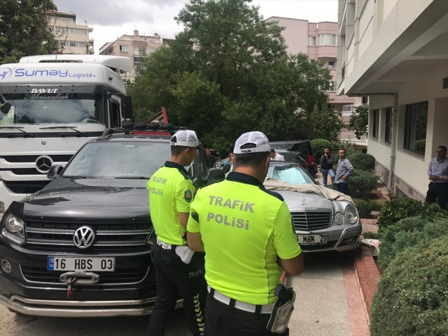 Freni boşalan tır 5 araca çarptı