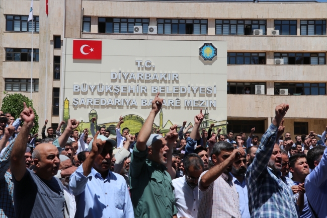 HDP'li Diyarbakır Büyükşehir Belediyesi'nin kararları protesto edildi