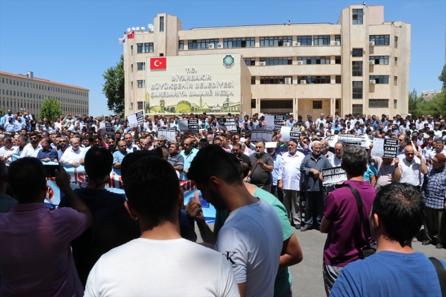 HDP'li Diyarbakır Büyükşehir Belediyesi'nin kararları protesto edildi