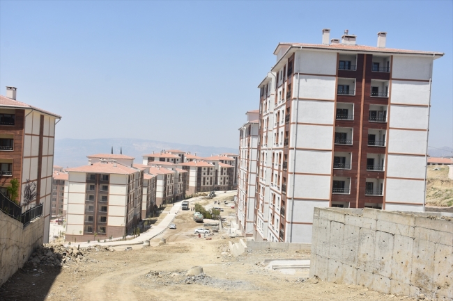 Teröristler yıktı, devlet sıcak yuvaya kavuşturdu