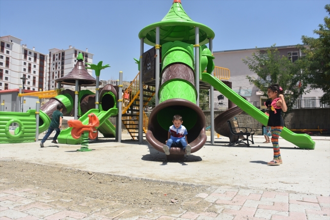 Teröristler yıktı, devlet sıcak yuvaya kavuşturdu