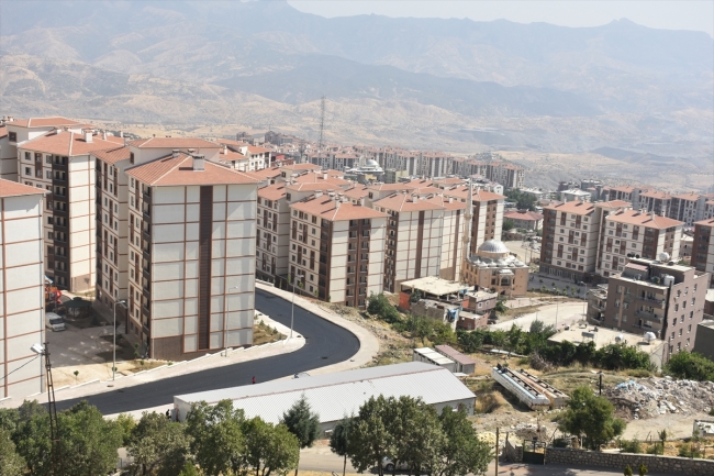 Teröristler yıktı, devlet sıcak yuvaya kavuşturdu