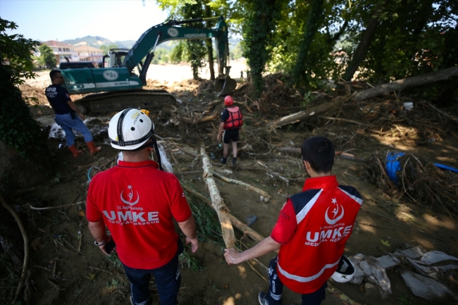 Düzce'de arama-kurtarma çalışmaları gün boyu devam etti