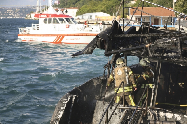 İstanbul Boğazı'nda yatta yangın