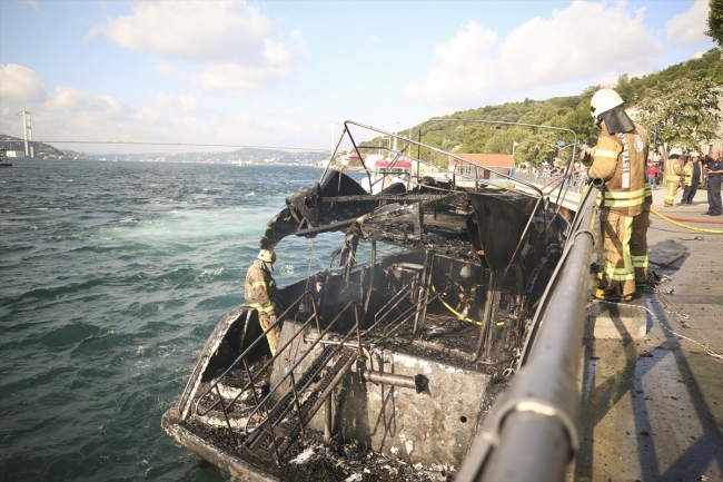 İstanbul Boğazı'nda yatta yangın