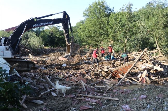 Düzce'de arama-kurtarma çalışmaları gün boyu devam etti