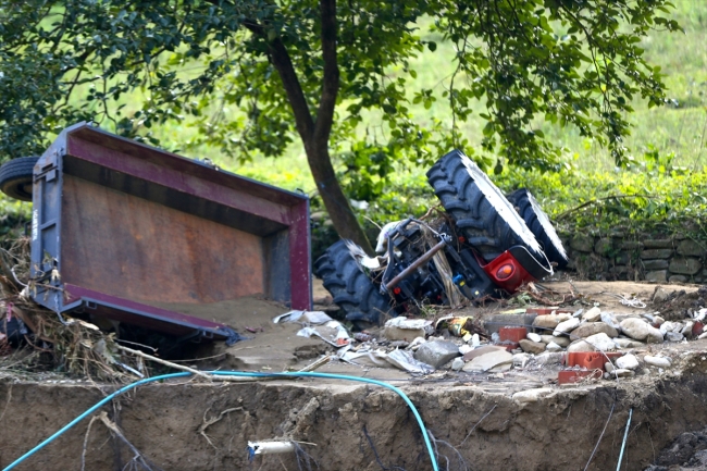 Düzce'de arama-kurtarma çalışmaları gün boyu devam etti