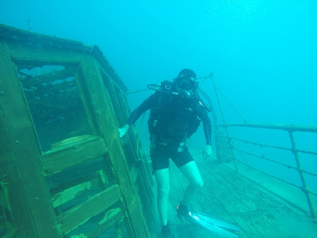 Van Gölü'ndeki batık gemi için dalış yaptılar