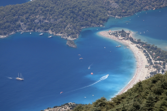 Babadağ'da renklenen gökyüzü yüzleri güldürdü