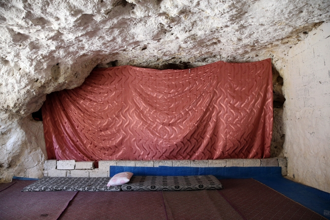 Kışı evlerinde, yazı mağarada geçiriyorlar