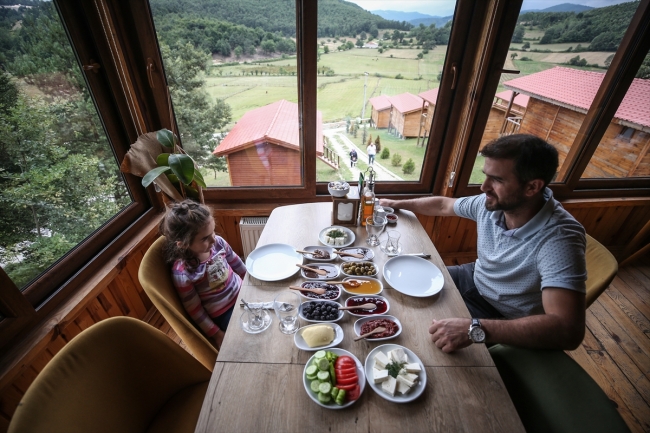 Fabrikadaki işini bırakıp köyüne turistik tesis kurdu