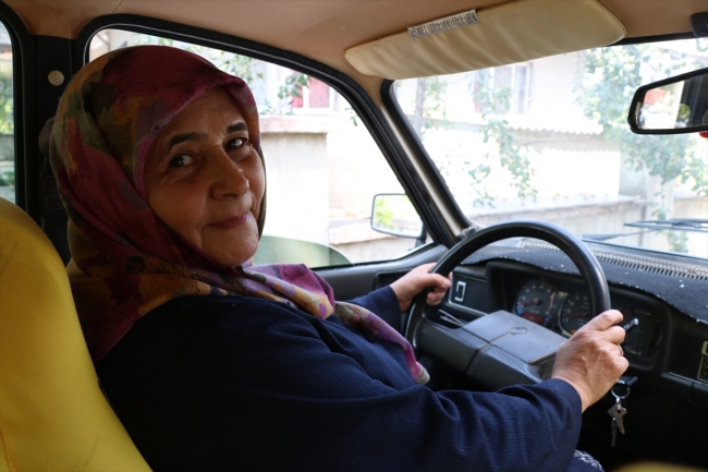 Dudu teyze 64 yaşında otomobil sürme hayalini gerçekleştirdi
