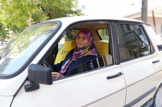 Dudu teyze 64 yaşında otomobil sürme hayalini gerçekleştirdi