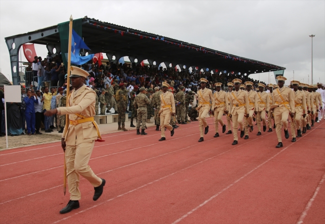 Somali’deki Türk askeri eğitim üssü 152 mezun verdi