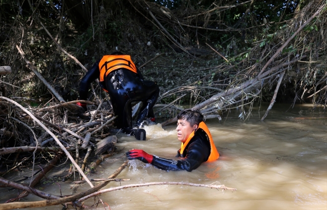 Düzce'de su altı ekipleri titizlikle çalışıyor