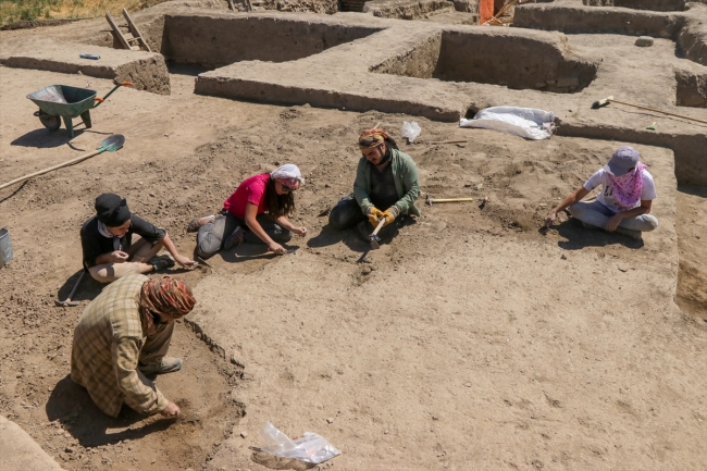 Kafatası olmayan 2 bin 700 yılık iskelet bulundu