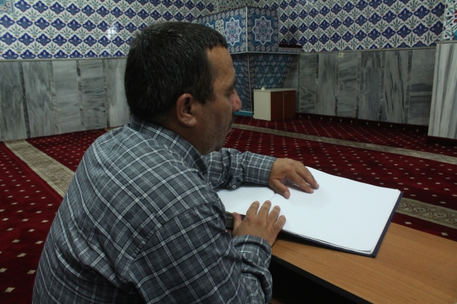 Görmeyen gözleri Kur'an öğrenme aşklarına engel olmadı