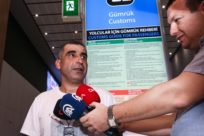 Nijerya'da kurtarılan 4 Türk'ten 2'si yurda döndü