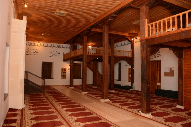 Beş asırlık Osmanlı camisi ihtişamıyla ziyaretçilerin ilgisini çekiyor