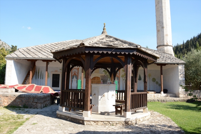 Beş asırlık Osmanlı camisi ihtişamıyla ziyaretçilerin ilgisini çekiyor