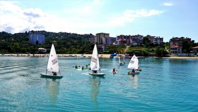 Yelken ve kanolar Karadeniz'in mavisine yakıştı