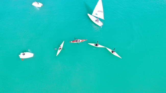 Yelken ve kanolar Karadeniz'in mavisine yakıştı
