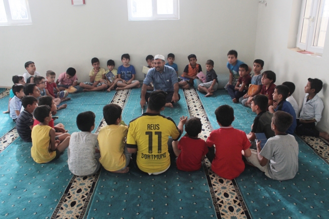 Görme engelli imam çocuklara ışık oluyor