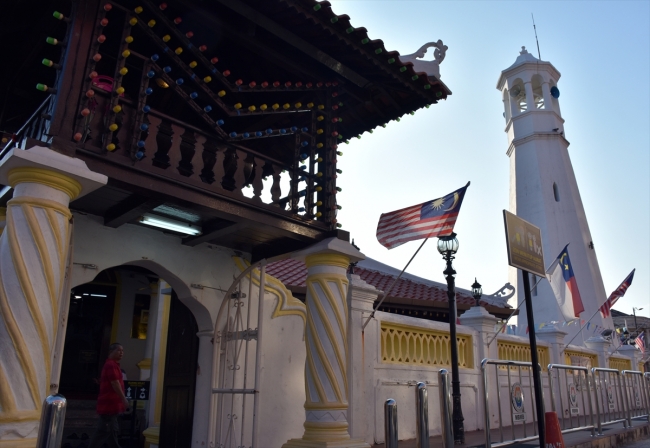 Farklı kültürlerin mimari özelliklerini barındıran cami: Kampung Hulu