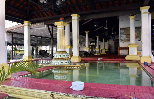 Farklı kültürlerin mimari özelliklerini barındıran cami: Kampung Hulu