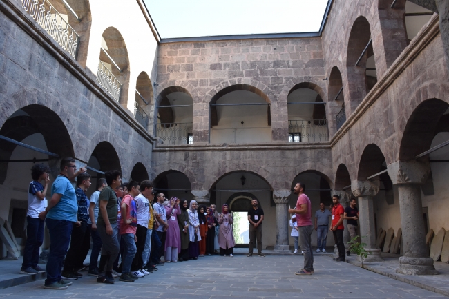 Üç asırlık medrese yeni yüzüyle ziyaretçilerini ağırlıyor